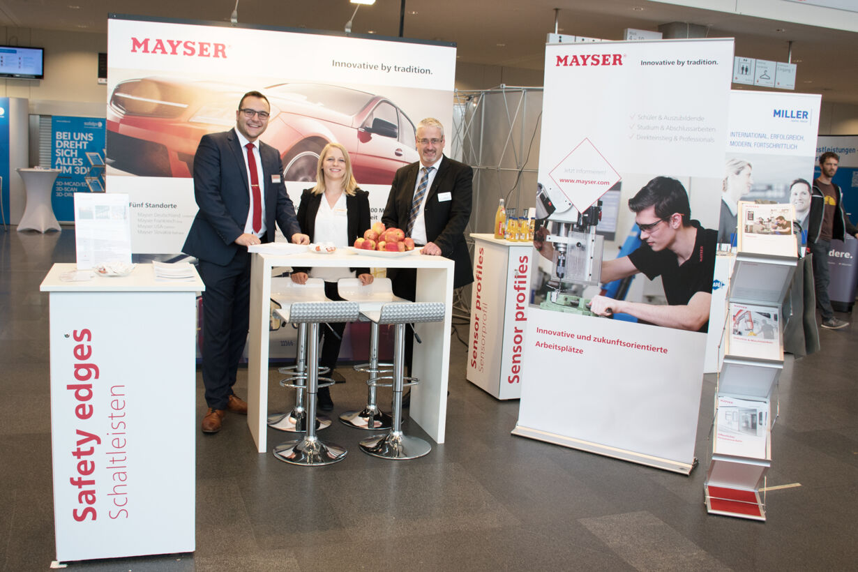 Messestand_Fachkräftetag_1_small Messestand_Fachkräftetag_1_small