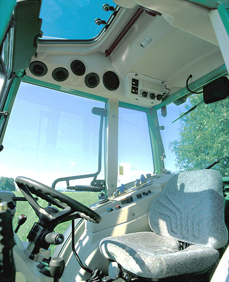 INDUMONT-Traktor-Interieur INDUMONT-Traktor-Interieur
