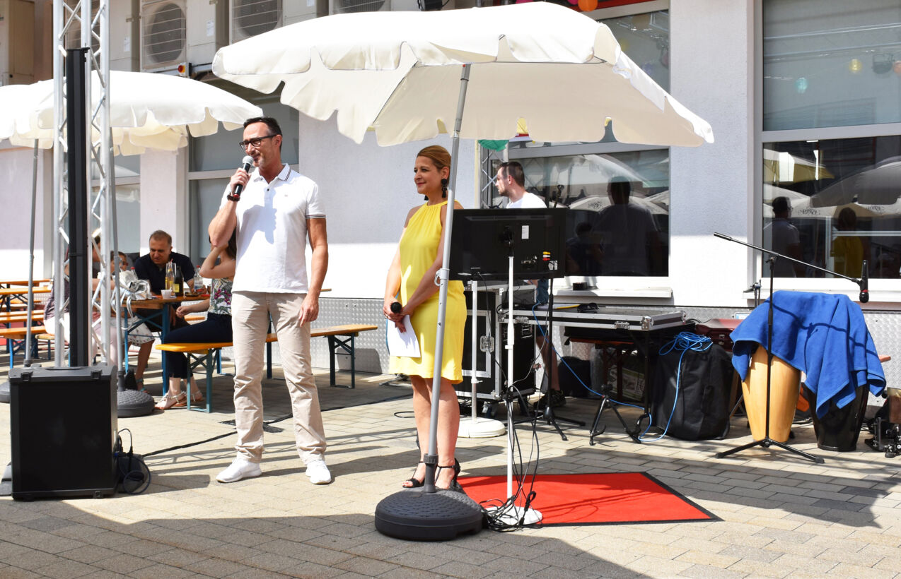 Herr Wanka eröffnet das Sommerfest am Standort Ulm  Sommerfest 2018 Begrüßung